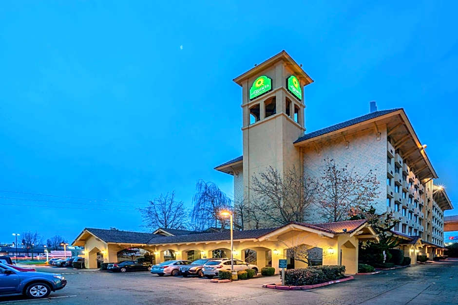 La Quinta Inn & Suites by Wyndham Sea Tac Seattle Airport