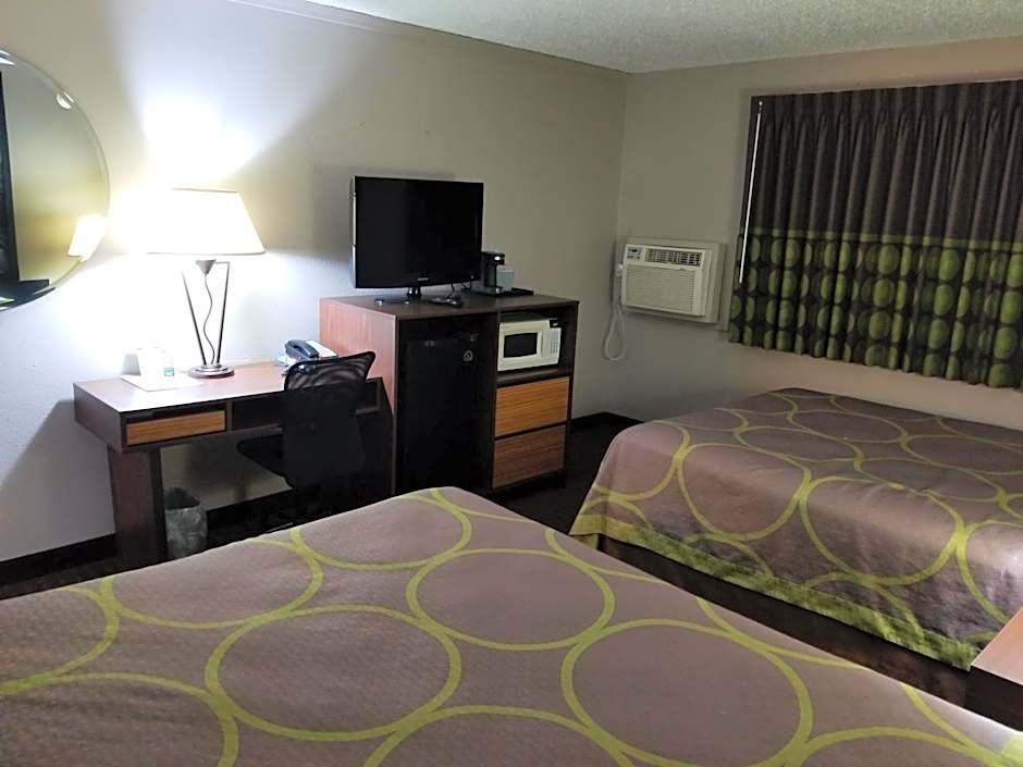 Super 8 by Wyndham Bismarck