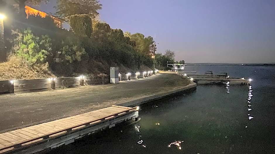 Lakeshore Inn Water Front