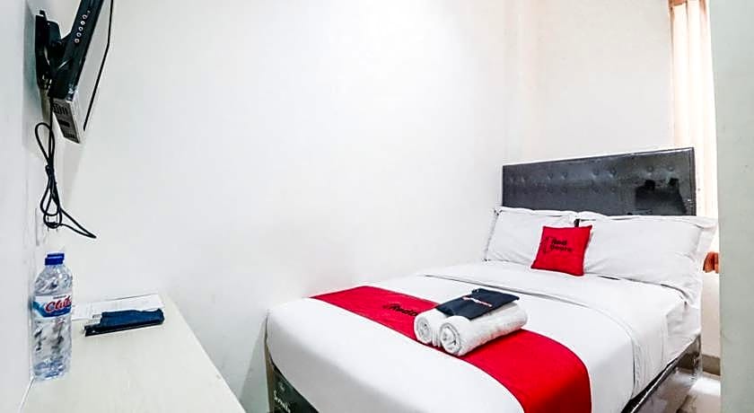 RedDoorz Plus near Mall Ciputra Jakarta