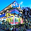 Tonmai Suites