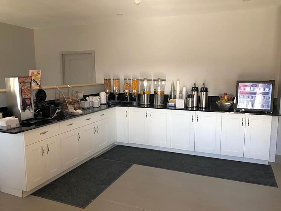 Super 8 by Wyndham Windsor/Dougall