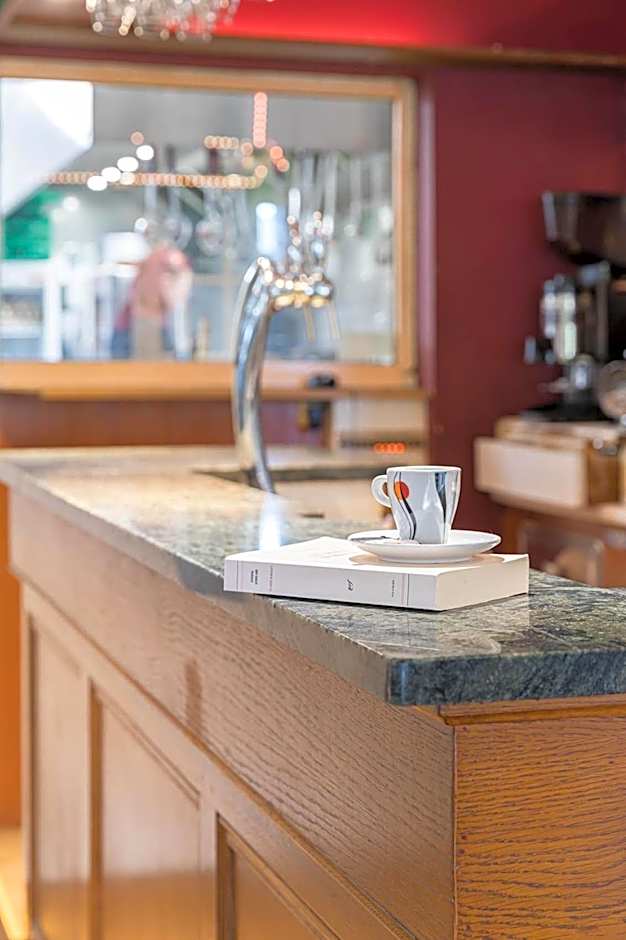 Logis Hôtel Restaurant L'Abri