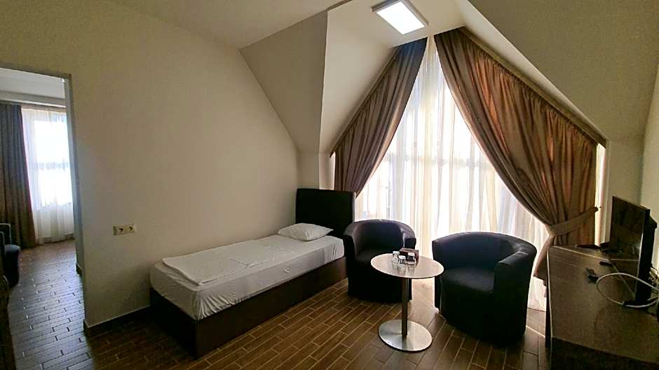 Yerevan Deluxe Hotel