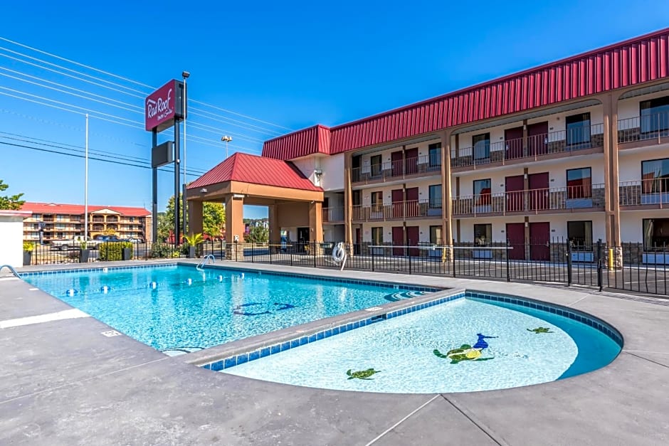 Red Roof Inn & Suites Pigeon Forge Parkway