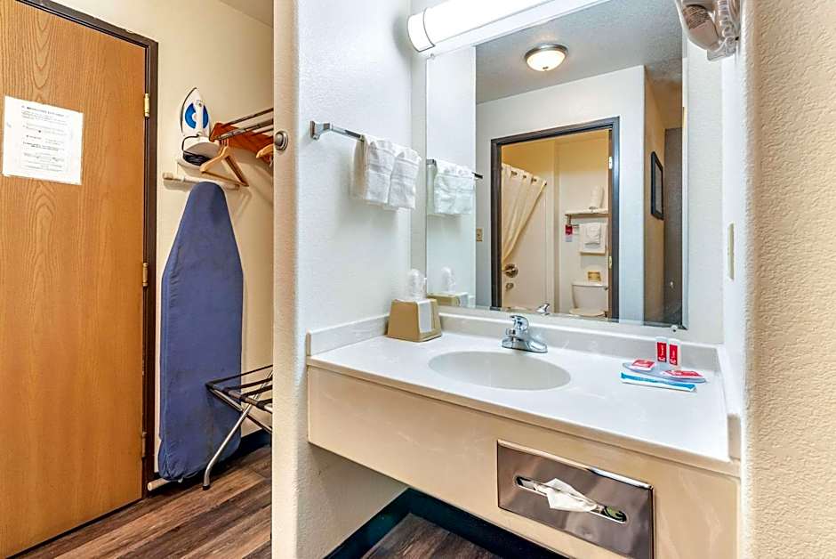 Econo Lodge Pueblo North