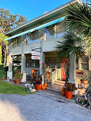 Nature Coast Inn & Cottages