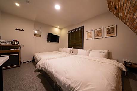 Deluxe Family Room