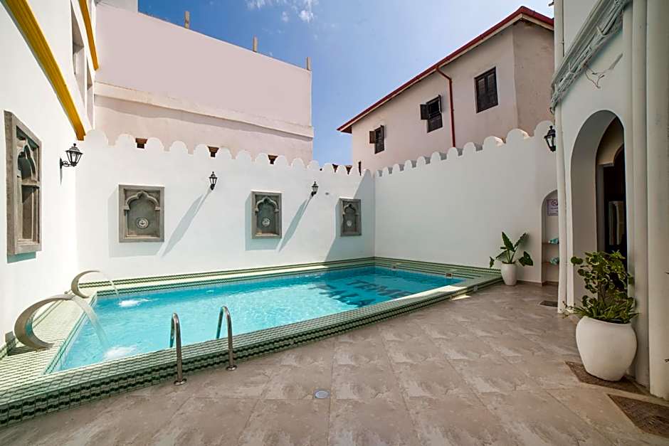 Tembo House Hotel