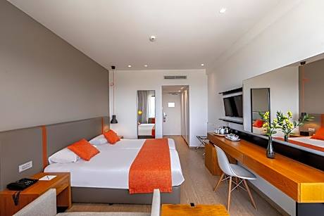 Superior Inland View Room with Balcony