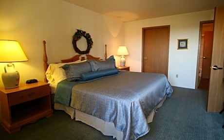suite-1 king bed, non-smoking, separate bedroom, sofabed, balcony, microwave and refrigerator, wi-fi, continental breakfast