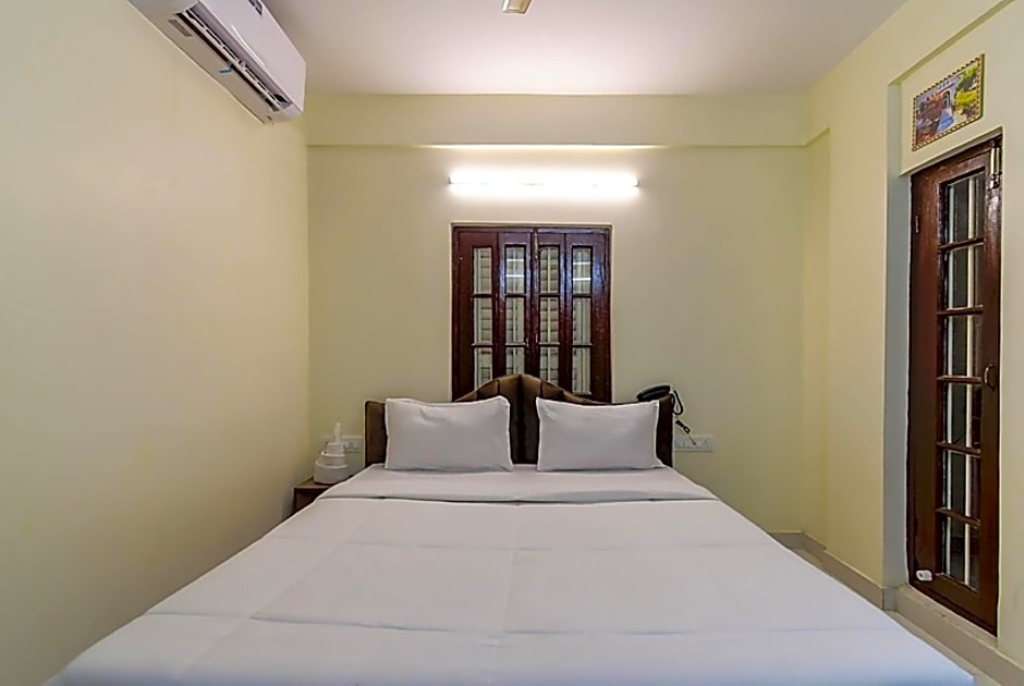 Goroomgo Jheel Mahal New Town West Bengal