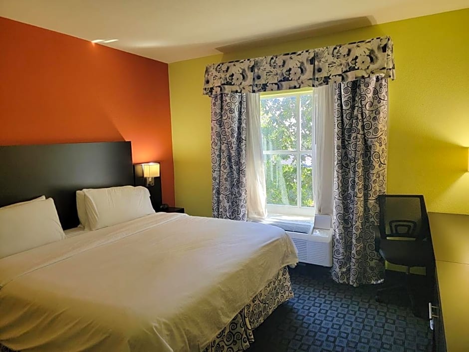 Holiday Inn Garland By IHG
