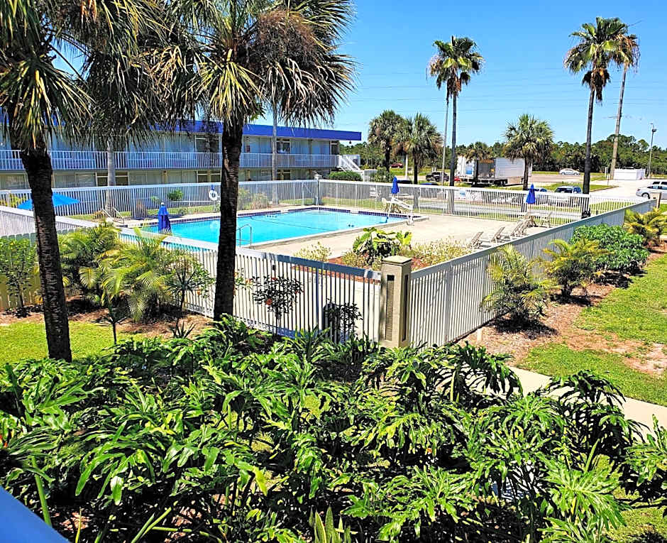 Days Inn by Wyndham Titusville Kennedy Space Center