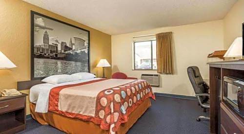 Super 8 by Wyndham Franklin/Middletown Area