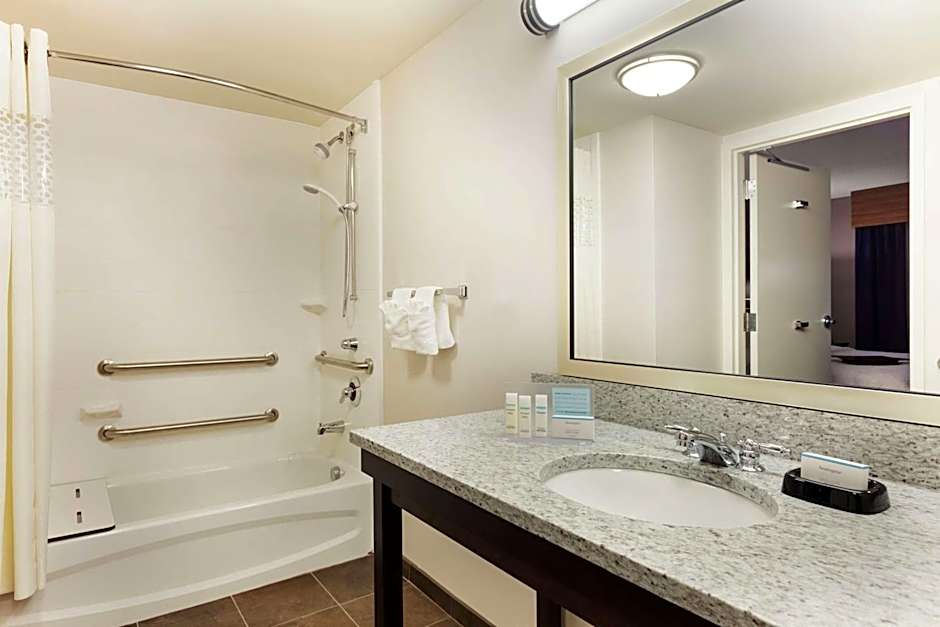 Hampton Inn By Hilton & Suites Camp Springs