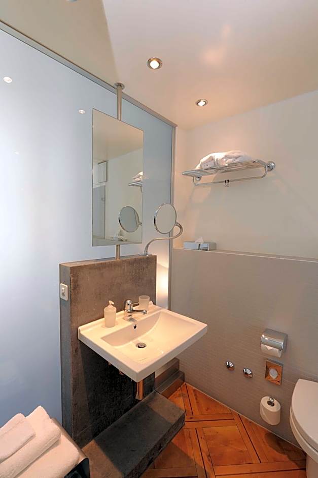 Alma Hotel - Boutique hideaway by the lake with rooftop and ladies-only wellness