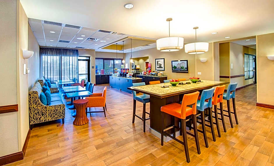 Hampton Inn By Hilton And Suites Atlanta-Galleria