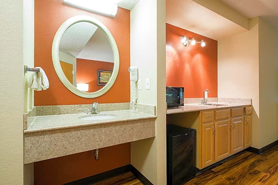 Red Roof Inn & Suites Philadelphia - Bellmawr