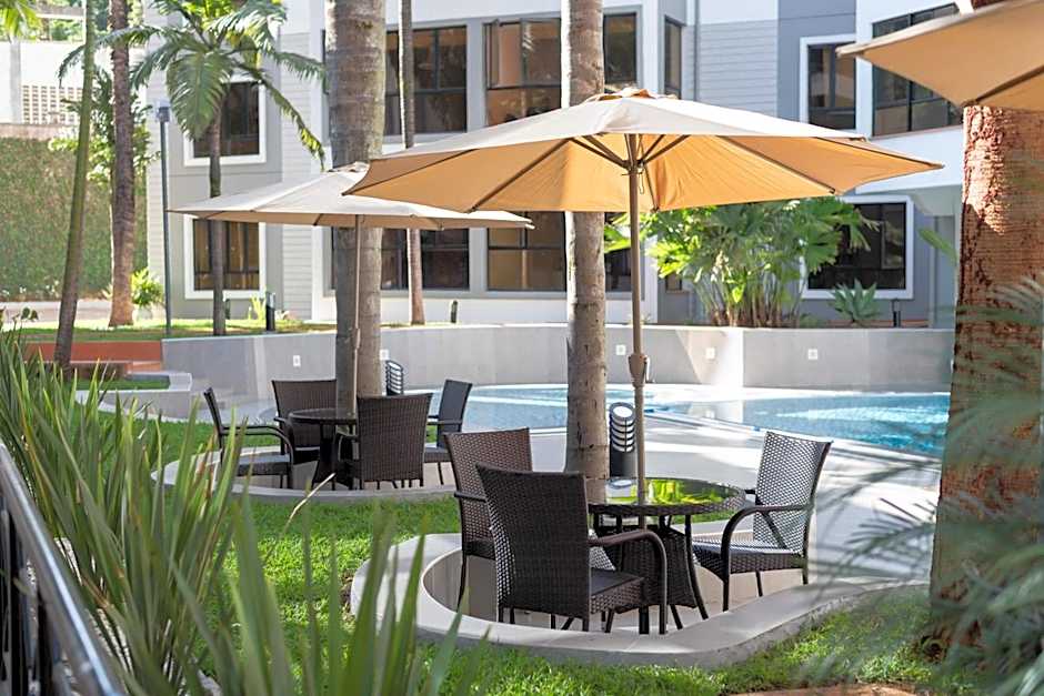 CySuites Apartment Hotel