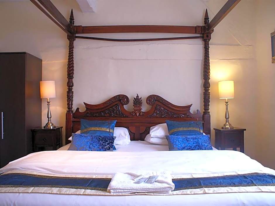 THE SARACENS HEAD INN