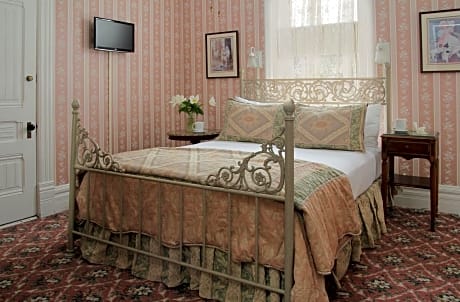 Two-Bedroom Suite with Queen and Double Bed