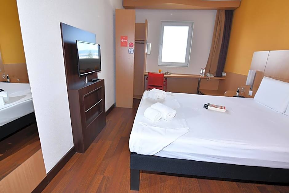 Ibis Sofia Airport