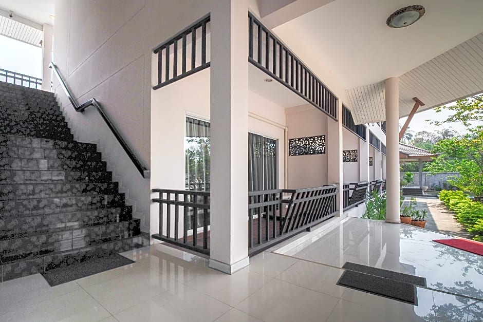 Super OYO 662 Malee Bunga Hotel