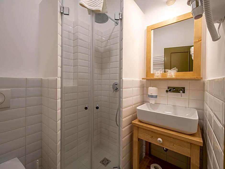 Berghi Hotel and Apartments