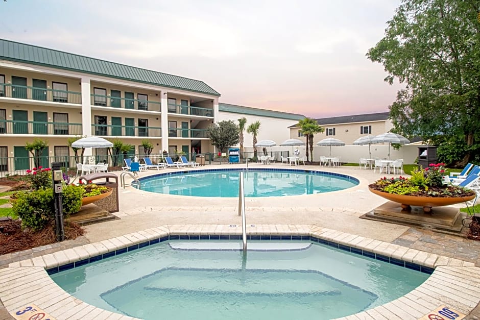 Econo Lodge Inn & Suites Foley-North Gulf Shores