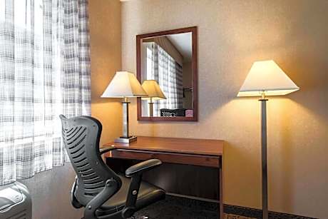 King Room - Non-Smoking