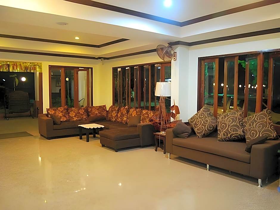 Baiboon Grand Hotel