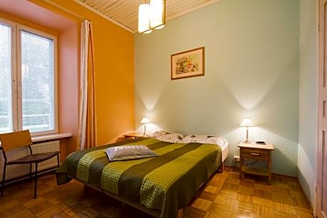 One-Bedroom Apartment (3 Adults)