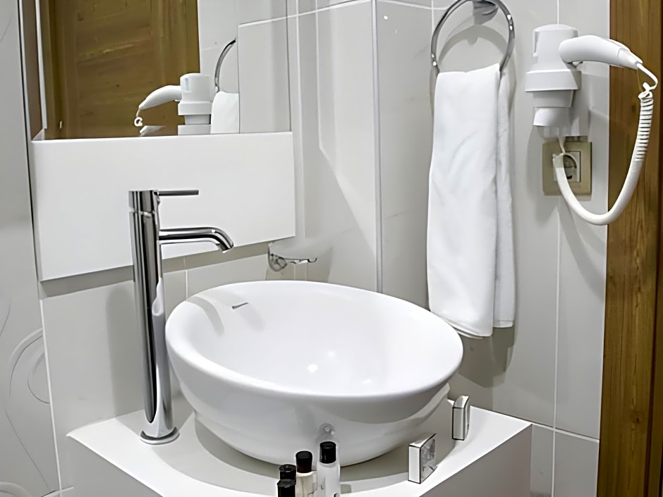 Golden Rain Hotel Old City