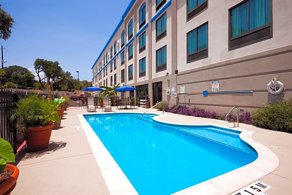 Holiday Inn Express Austin North Central, an IHG Hotel