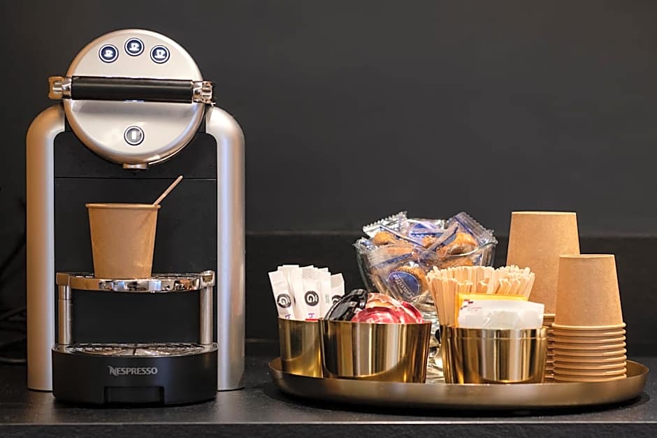 Tinah Paris, Champs Elysées