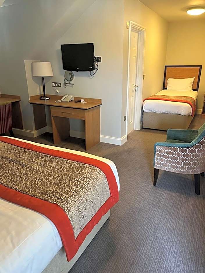 The Riverside House Hotel