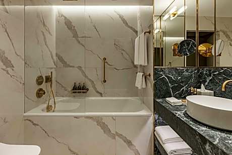 Modern Spa King, Guest room, 1 King, Garden view, SPA building