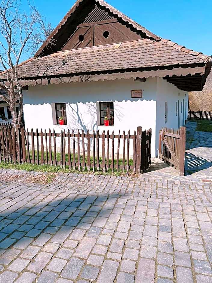 Hollóköves Vendégházak