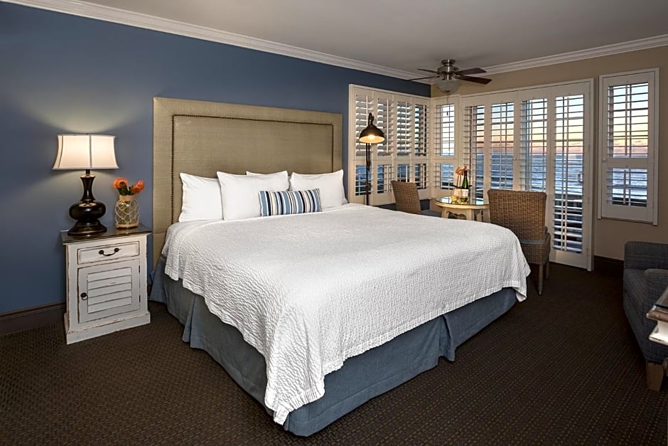 Sand Pebbles Inn