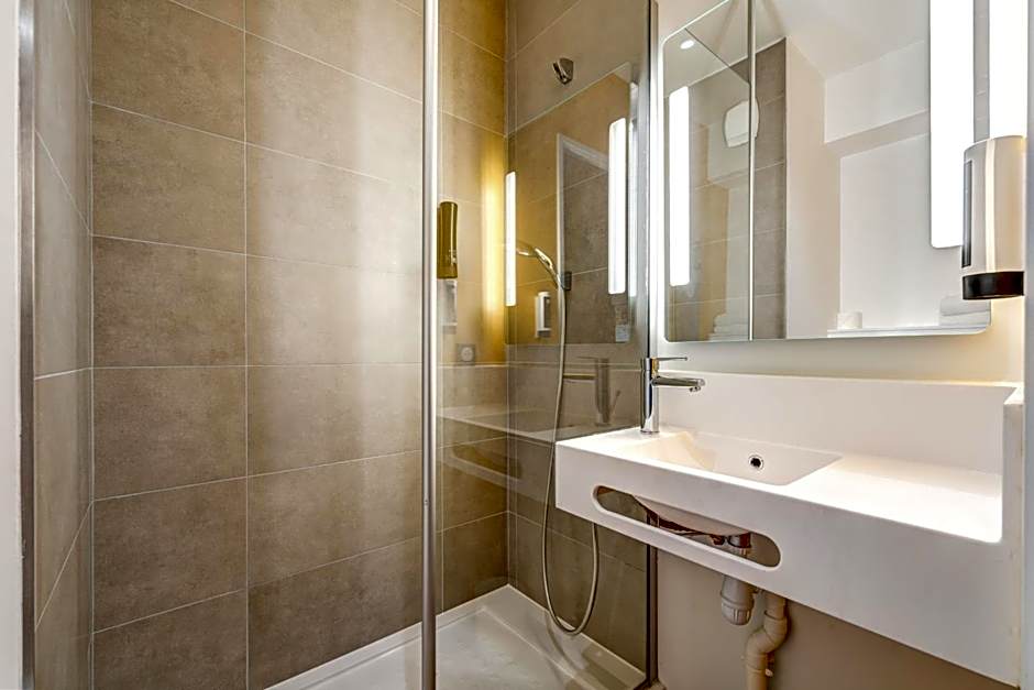 B&B HOTEL Saintes