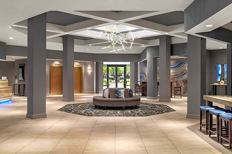 Crowne Plaza Edison By IHG