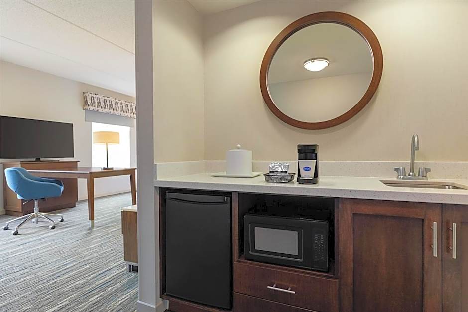 Hampton Inn By Hilton & Suites Pittsburgh/Harmarville