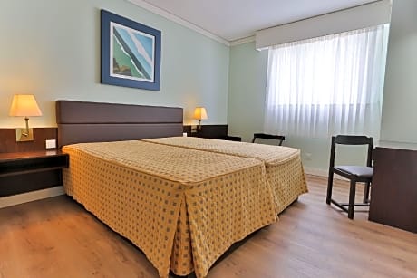 2-Bedroom City View Apartment for 5 People