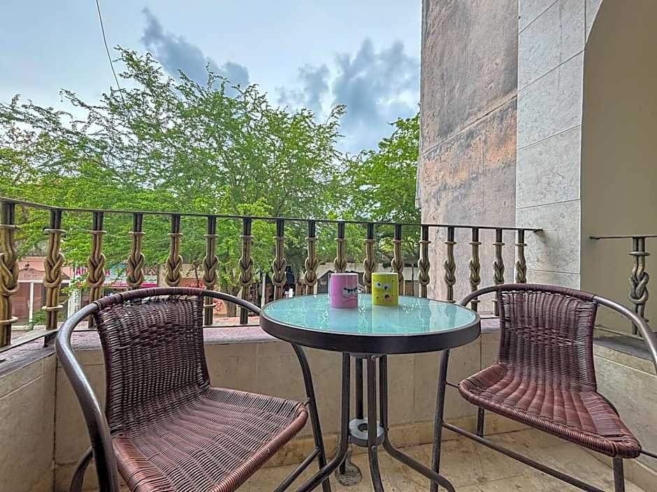 Sleep in a pineapple under the sea