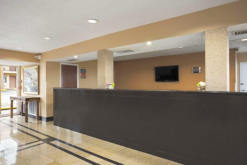 Days Inn by Wyndham Dallas Irving Market Center