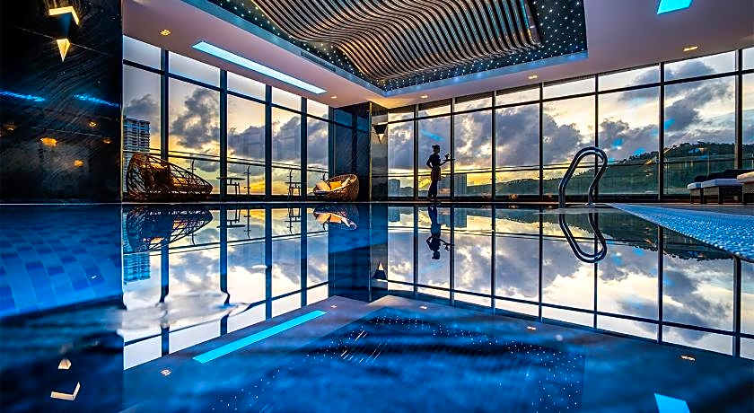 DeLaSea Ha Long Hotel - Modern Bayview Escape 