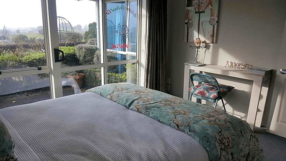 Photo 1 of 11 of 1 Queen Bed