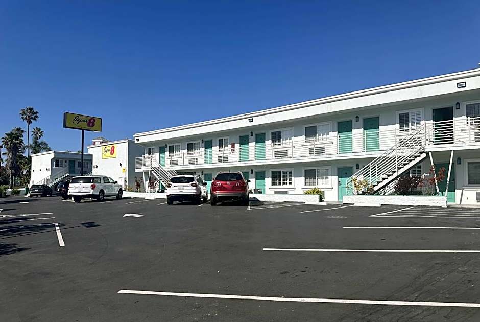Super 8 by Wyndham Oceanside Downtown