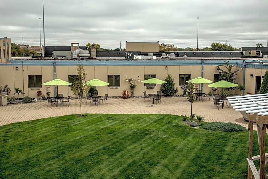 Baymont Inn & Suites by Wyndham Fargo